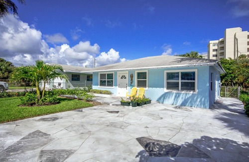 Jupiter House | Jupiter Gem: Steps to Intracoastal with Oceanfront Views