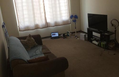 Sunnyside House | Budget-Friendly Jupiter Room: Perfect for Families!