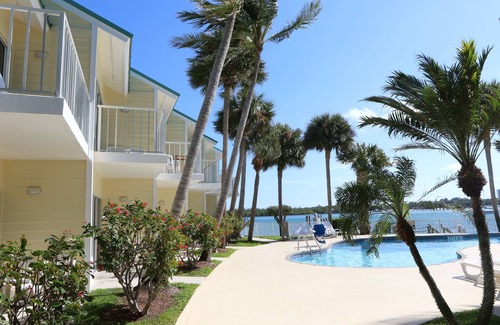 Jupiter Hotel | Discover Jupiter Waterfront Inn: Oceanfront Relaxation Awaits