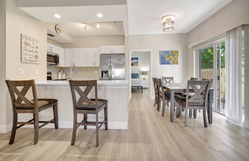 Bella Vista Condo | Beachfront Bliss - 2Bed/2Bath Oasis in Jupiter