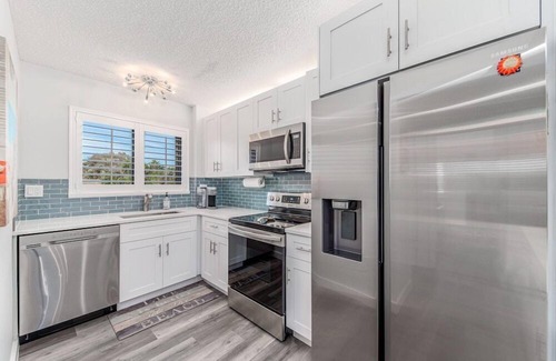 Bella Vista Condo | Ocean Walk Paradise: 3BR Oasis with Pool & Ocean Views