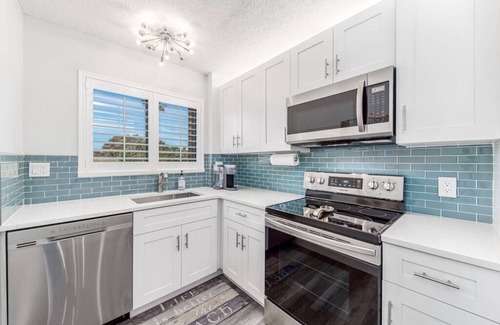 Bella Vista Condo | Ocean Walk Paradise: 3BR Oasis with Pool & Ocean Views