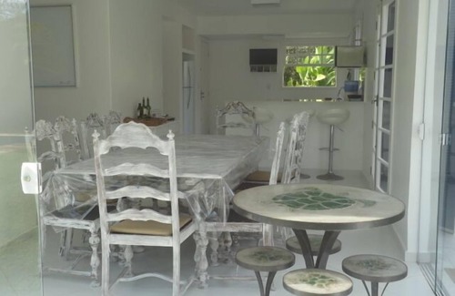 Juquehy House | Relaxing Retreat at Juquehy Beach with Oceanfront Suites
