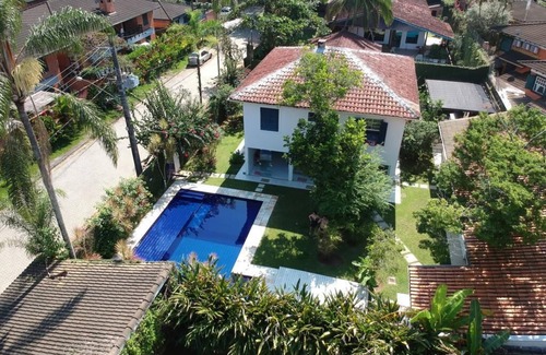Juquehy House | Relaxing Retreat at Juquehy Beach with Oceanfront Suites