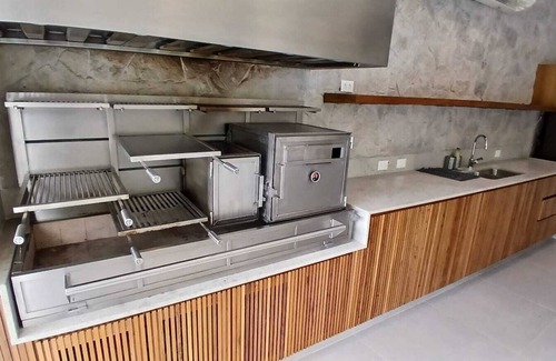 Juquehy House | Juquehy: recently renovated, 50m from the beach. Spectacular pool, sauna and gourmet!