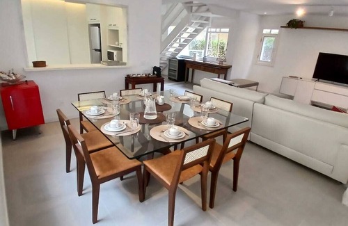 Juquehy House | Juquehy: recently renovated, 50m from the beach. Spectacular pool, sauna and gourmet!