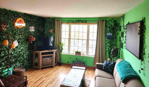 Hancock Apartment | Must-See Jurassic Dino Suite with Private Pool for 4