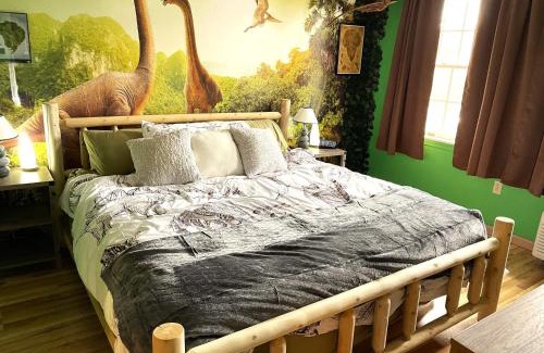 Hancock Apartment | Must-See Jurassic Dino Suite with Private Pool for 4