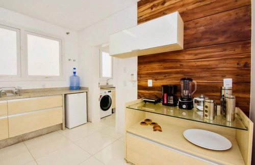 Jurere Internacional House | Beachside Mansion in Jurerê Internacional with Private Pool