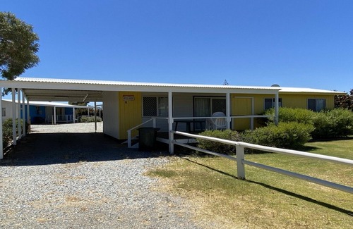Jurien Bay House | Inviting Jurien Bay View Bungalows with Oceanfront Amenities