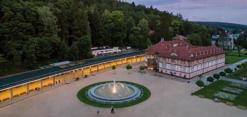 Luhacovice Hotel | Stylish Stay at Jurkovičův dům with Pool & Hot Tub