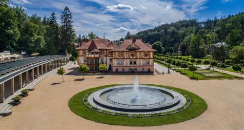 Luhacovice Hotel | Stylish Stay at Jurkovičův dům with Pool & Hot Tub