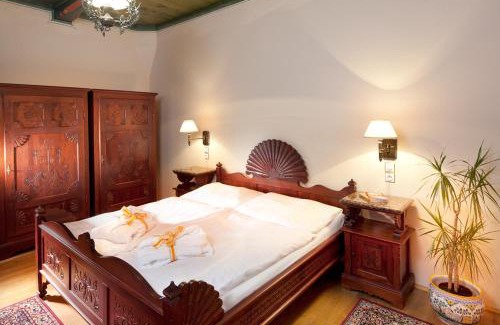 Luhacovice Hotel | Stylish Stay at Jurkovičův dům with Pool & Hot Tub