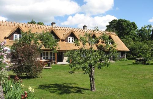 Upa House | Inviting Jurna Recreation Farm: Family-Friendly Getaway