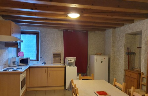 Saint-Colomban-des-Villards Apartment | Conveniently Located Apartment with Scenic Views