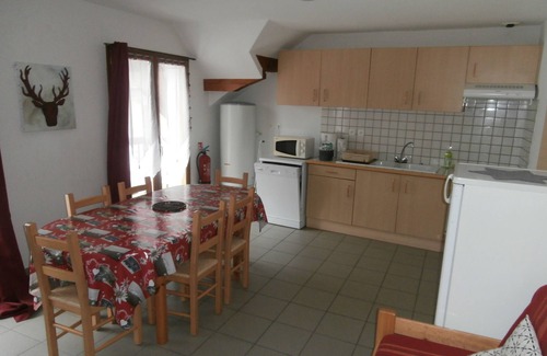 Saint-Colomban-des-Villards Apartment | Conveniently Located Apartment with Scenic Views Near Sybelles