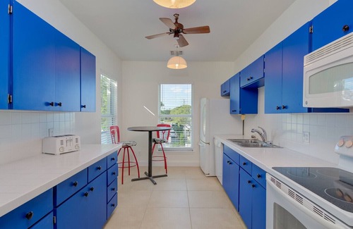 Old Naples Condo | Prime Location Just Steps from Gulf Beaches in Olde Naples