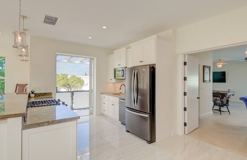 Old Naples Condo | Prime Location Just Steps from Gulf Beaches in Olde Naples