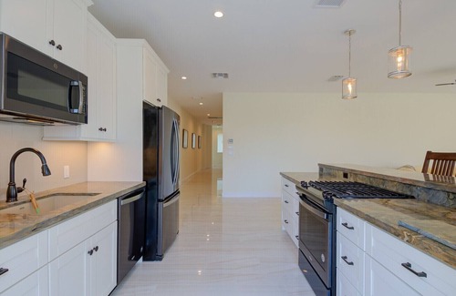 Old Naples Condo | Prime Location Just Steps from Gulf Beaches in Olde Naples