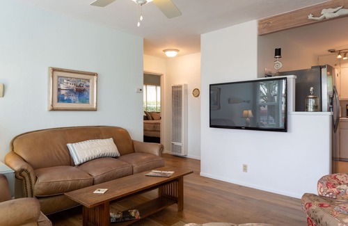 Cayucos Cottage | Coastal Retreat: Steps from Beach, Pier & Ocean Avenue