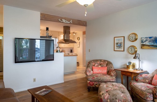 Cayucos Cottage | Coastal Retreat: Steps from Beach, Pier & Ocean Avenue