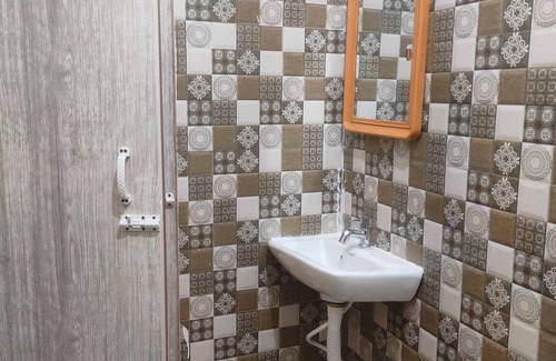 Kushalnagar House | Convenient Family and Couple Homestay Near Nisargadama