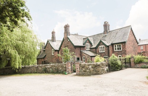 Alfreton Cottage | Pet-Friendly Cottage at Newlands Farm in Golden Valley