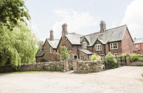 Alfreton House | Pet and Child Friendly Retreat at Just A Cottage, Newlands Farm
