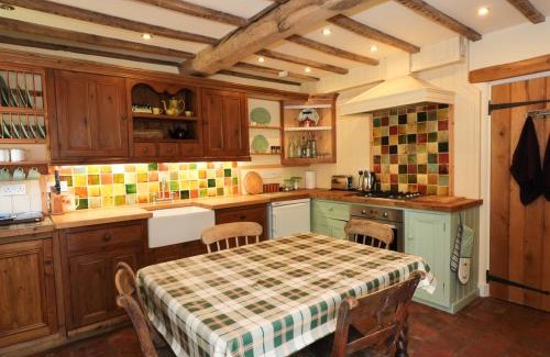 Alfreton House | Pet and Child Friendly Retreat at Just A Cottage, Newlands Farm