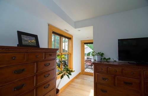 Stockbridge House | Beautiful Retreat 11 Acres from Downtown Stockbridge