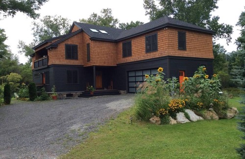 Stockbridge House | Beautiful Retreat 11 Acres from Downtown Stockbridge