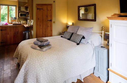 Thetford Apartment | Cozy Studio Retreat with Hot Tub & Top Guest Rating 9/10