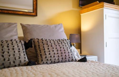 Thetford Apartment | Cozy Studio Retreat with Hot Tub & Top Guest Rating 9/10