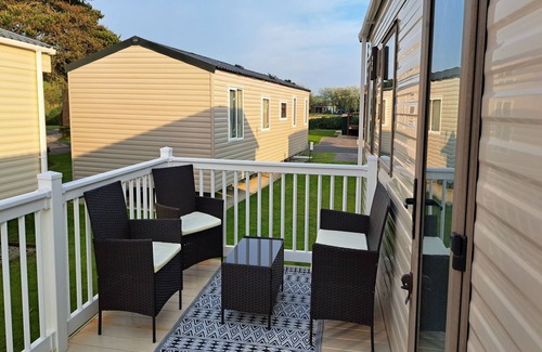 Par House | Steps from Par Beach: Pet-Friendly Oasis with Pool & Ocean Views