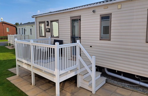 Par House | Steps from Par Beach: Pet-Friendly Oasis with Pool & Ocean Views