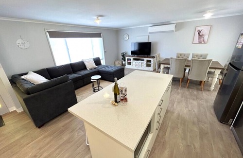 Moonta Bay Apartment | Beachfront Oasis - Renovated 3 Bedroom with Ocean Views