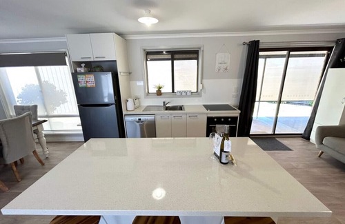 Moonta Bay Apartment | Beachfront Oasis - Renovated 3 Bedroom with Ocean Views