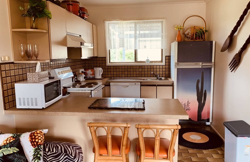Woodside Beach Cottage | Easy Walk to Surf Beach with Pool and Ocean View