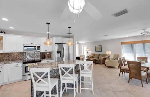 Marathon House | Just Beachy! Private Pool, Dockage, Short Walk to Sombrero Beach