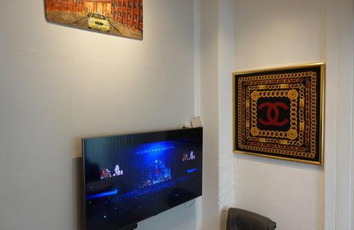 Frogner Apartment | Charming Stay Steps from The Royal Palace, Rated 9.8/10