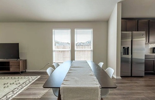 Travis County House | Newly Built Cozy 3-Bedroom Retreat in Sunny South Austin