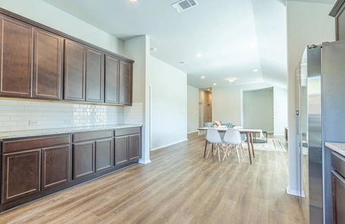 Travis County House | Newly Built Cozy 3-Bedroom Retreat in Sunny South Austin