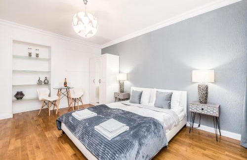 Wroclaw Old Town Apartment | Top-Rated Family Haven at Just In Rynek Garncarskie 10