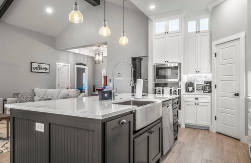 Norman House | Home-Like Comfort Minutes from Campus: Norman Awaits