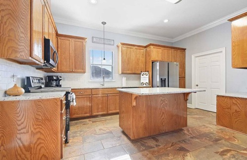 Sunshine House | Conveniently Located Near LSU, SU & Downtown Baton Rouge