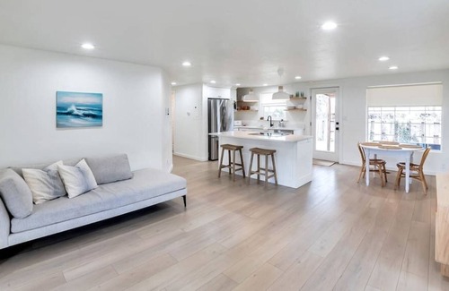 Lakeview House | Convenient Hotel Near UVU with Family-Friendly Amenities