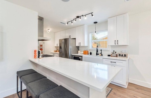 Austin House | Conveniently Located Near Downtown Austin, Sleeps 10