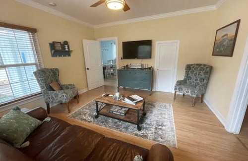 Bandera Cottage | Convenient Location with Golf Cart Rentals and Family Amenities