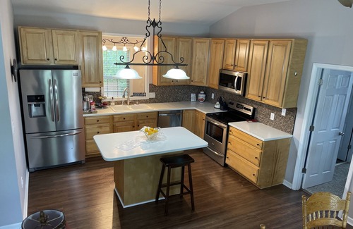 Taylors Apartment | Ideal Stay Near Taylors Mill - Clean & Comfy Family Retreat