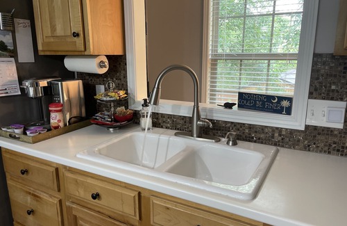 Taylors Apartment | Ideal Stay Near Taylors Mill - Clean & Comfy Family Retreat